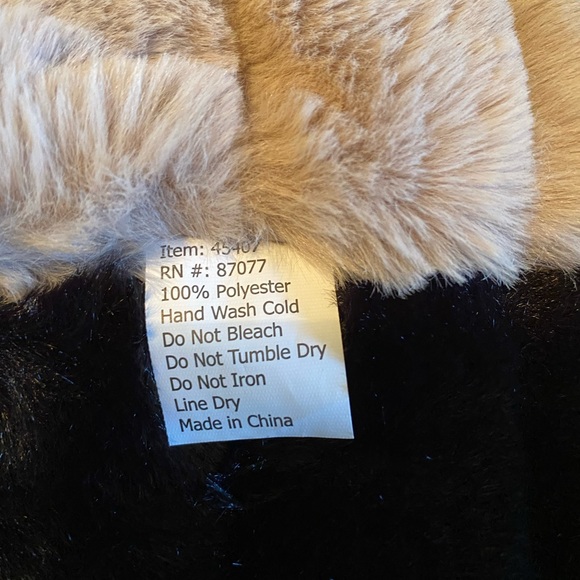 Never used 35 inches in length, Faux Fur Pull Through Scarf - Picture 6 of 6